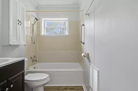 Bath - 2128 3rd Ave, Crestview, FL 32539 photo 1 of 4