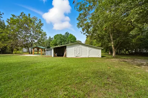 Exterior - 2128 3rd Ave, Crestview, FL 32539 photo 8 of 10