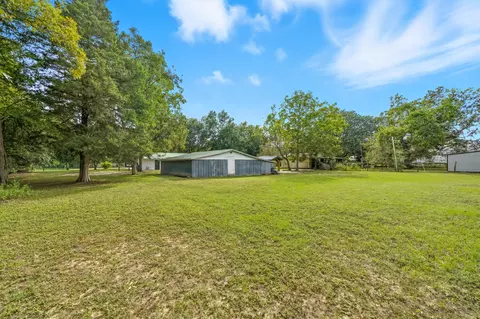 Exterior - 2128 3rd Ave, Crestview, FL 32539 photo 4 of 10