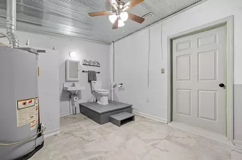 Bath - 2128 3rd Ave, Crestview, FL 32539 photo 3 of 4