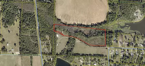 685 Pinewood Dr, Defuniak Springs, FL 32433