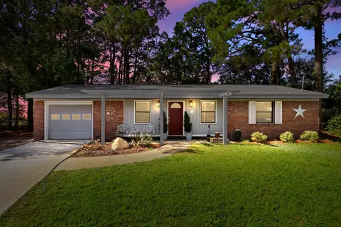 214 NW Jet Ct, Fort Walton Beach, FL 32548
