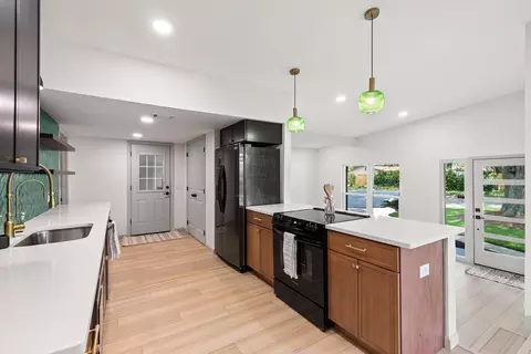 195 Marcia Dr, Mary Esther, FL 32569