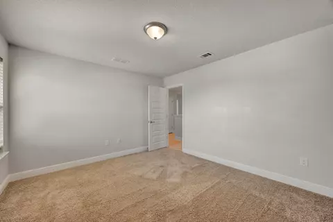 Bedroom - 231 Baycliff Dr, Crestview, FL 32536 photo 6 of 10