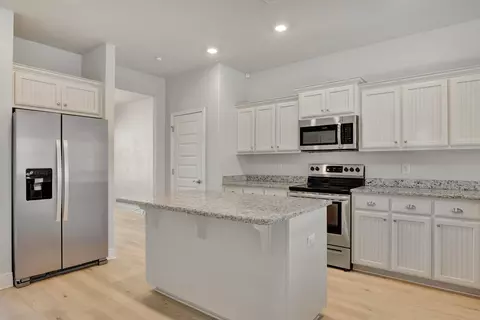 Kitchen - 231 Baycliff Dr, Crestview, FL 32536 photo 1 of 2
