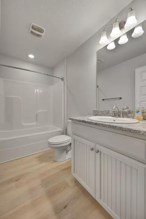 Bath - 231 Baycliff Dr, Crestview, FL 32536 photo 6 of 7