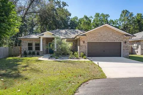 36 Lee Ln, Mary Esther, FL 32569