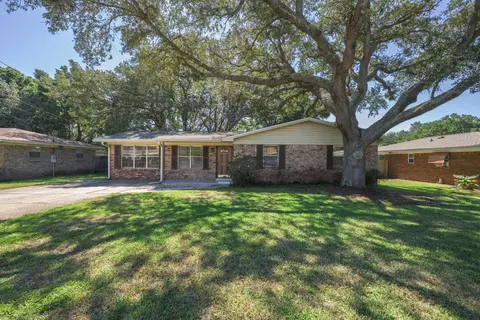167 Marcia Dr, Mary Esther, FL 32569