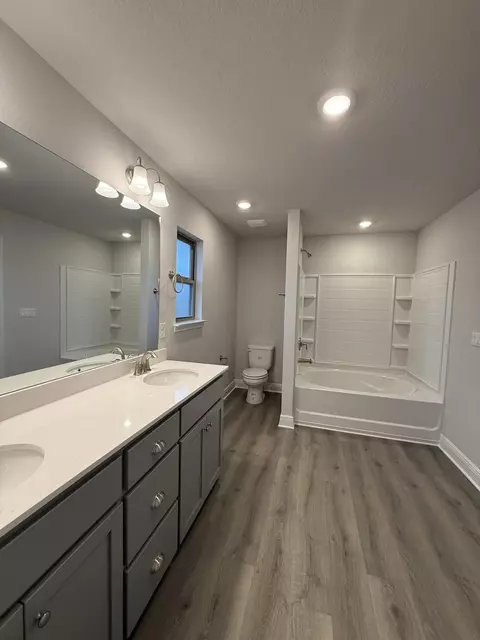 Bath - 199 Ridgeway Cir, Crestview, FL 32536 photo 4 of 6