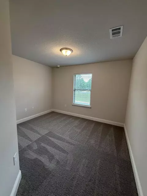 Bedroom - 199 Ridgeway Cir, Crestview, FL 32536 photo 2 of 4