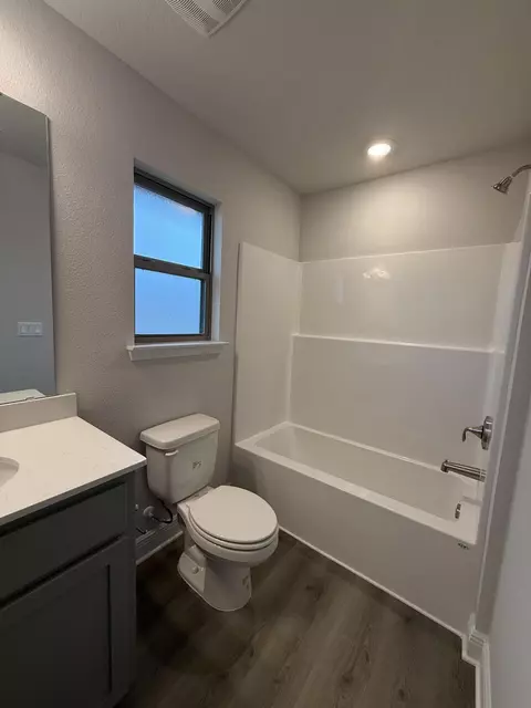 Bath - 199 Ridgeway Cir, Crestview, FL 32536 photo 6 of 6