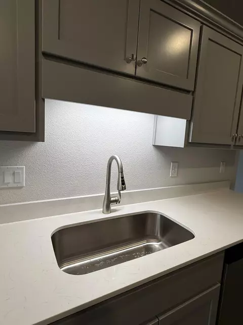 Kitchen - 199 Ridgeway Cir, Crestview, FL 32536 photo 3 of 5