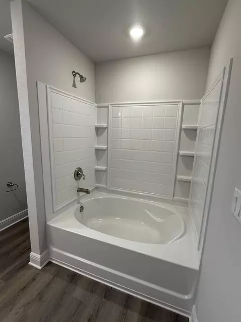 Bath - 199 Ridgeway Cir, Crestview, FL 32536 photo 2 of 6
