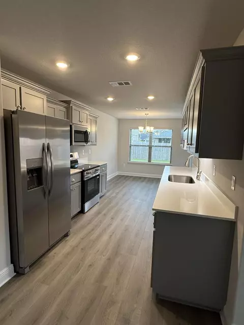 Kitchen - 199 Ridgeway Cir, Crestview, FL 32536 photo 5 of 5