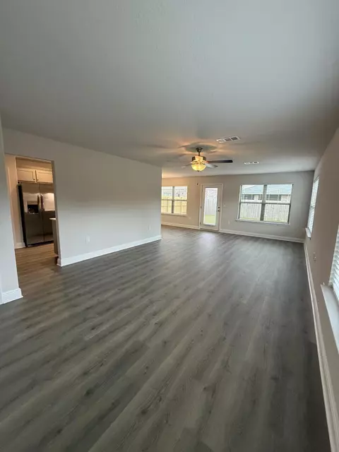 Living - 199 Ridgeway Cir, Crestview, FL 32536 photo 1 of 2