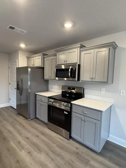 Kitchen - 199 Ridgeway Cir, Crestview, FL 32536 photo 2 of 5