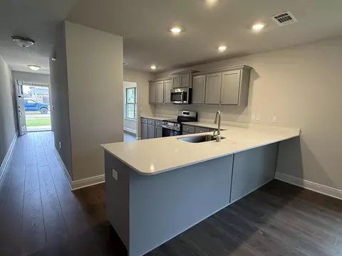 Entry Way - 192 Ridgeway Cir, Crestview, FL 32536 photo 2 of 2