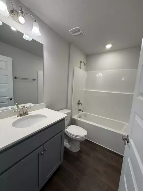 Bath - 192 Ridgeway Cir, Crestview, FL 32536 photo 1 of 3