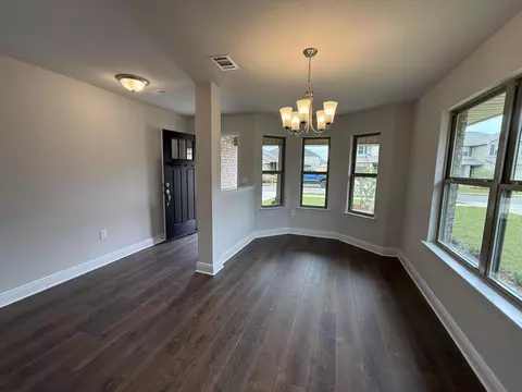 Living - 192 Ridgeway Cir, Crestview, FL 32536 photo 1 of 2