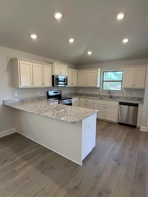Kitchen - 194 Ridgeway Cir, Crestview, FL 32536 photo 1 of 3