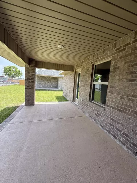 Exterior - 194 Ridgeway Cir, Crestview, FL 32536 photo 2 of 4