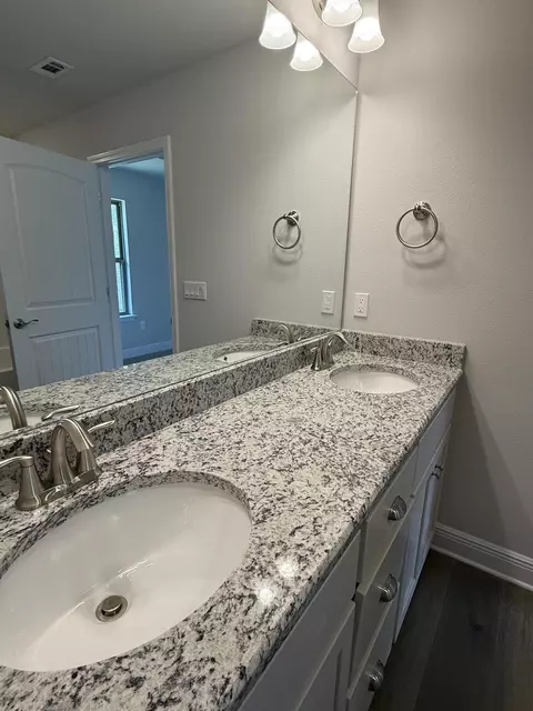 Bath - 194 Ridgeway Cir, Crestview, FL 32536 photo 4 of 4