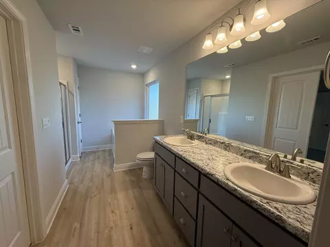 Bath - 6131 Buckshot Dr, Crestview, FL 32539 photo 2 of 2