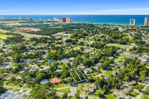 142 Half Acre Ln, Panama City Beach, FL 32413