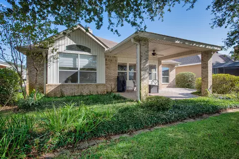 924 Shalimar Point Dr, Shalimar, FL 32579