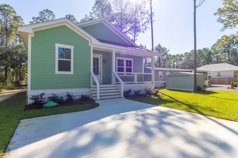 79 S 4th St, Santa Rosa Beach, FL 32459