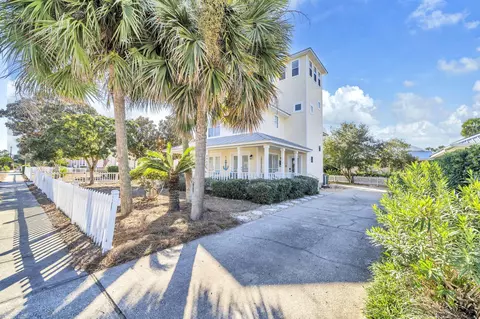 4453 Clipper Cv, Destin, FL 32541