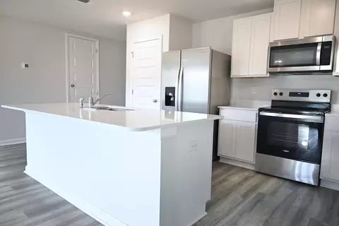 Kitchen - 429 Scarborough St, Crestview, FL 32539 photo 3 of 3