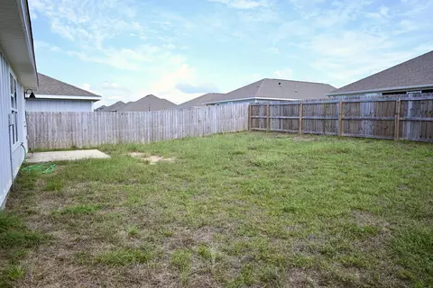 Exterior - 429 Scarborough St, Crestview, FL 32539 photo 3 of 4