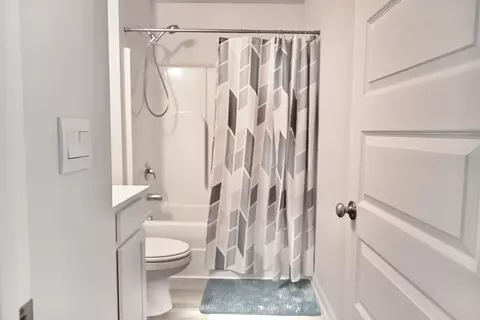 Bath - 429 Scarborough St, Crestview, FL 32539 photo 1 of 4