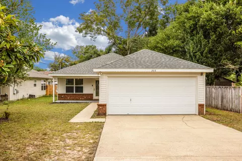 203 8th Ave, Crestview, FL 32536
