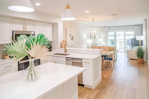 822 Harbour Pointe Dr #822, Miramar Beach, FL 32550