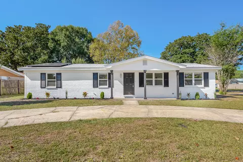 15 Oak Ln, Shalimar, FL 32579