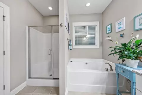 Bath - 40 Oyster Blvd, Freeport, FL 32439 photo 4 of 6