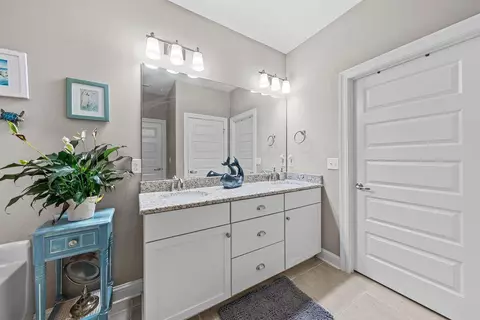 Bath - 40 Oyster Blvd, Freeport, FL 32439 photo 5 of 6