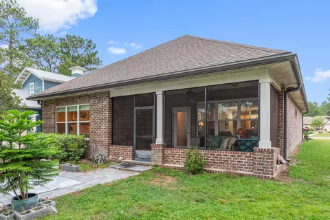 Exterior - 40 Oyster Blvd, Freeport, FL 32439 photo 2 of 3
