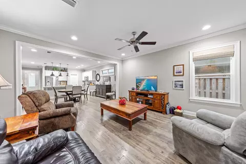 Entry Way - 40 Oyster Blvd, Freeport, FL 32439 photo 4 of 4