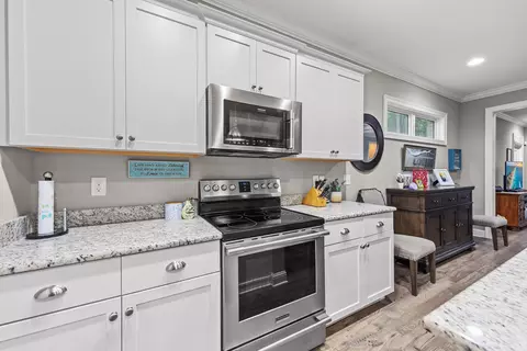 Kitchen - 40 Oyster Blvd, Freeport, FL 32439 photo 2 of 2