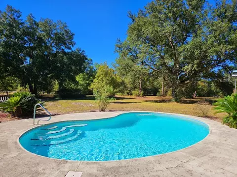 4017 Bear Creek Rd, Crestview, FL 32539