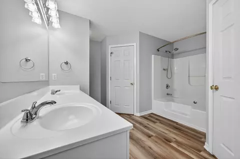 Bath - 1222 Northview Dr, Crestview, FL 32536 photo 1 of 6