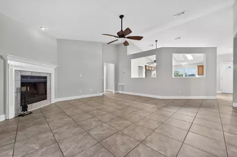 Living - 1222 Northview Dr, Crestview, FL 32536 photo 2 of 6