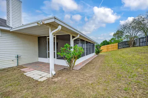 Exterior - 1222 Northview Dr, Crestview, FL 32536 photo 8 of 9