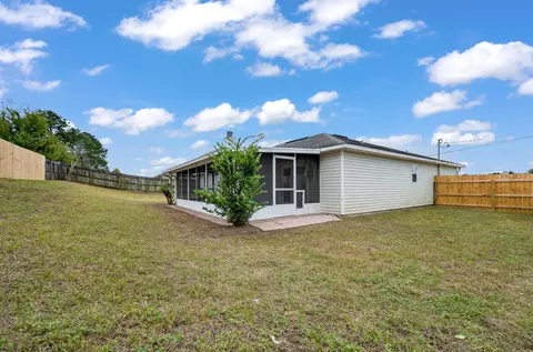 Exterior - 1222 Northview Dr, Crestview, FL 32536 photo 7 of 9