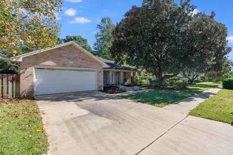 54 Hillcrest Dr, Shalimar, FL 32579