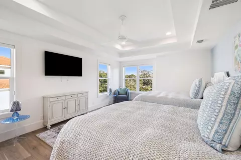 Bedroom - 754 Harbor Blvd, Destin, FL 32541 photo 8 of 10