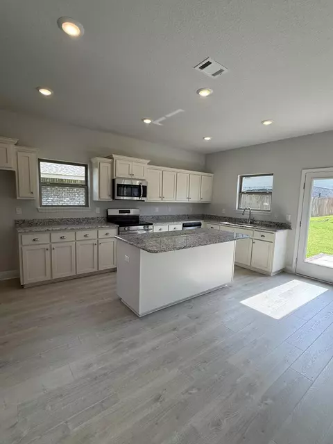 Kitchen - 189 Ridgeway Cir, Crestview, FL 32536 photo 1 of 2